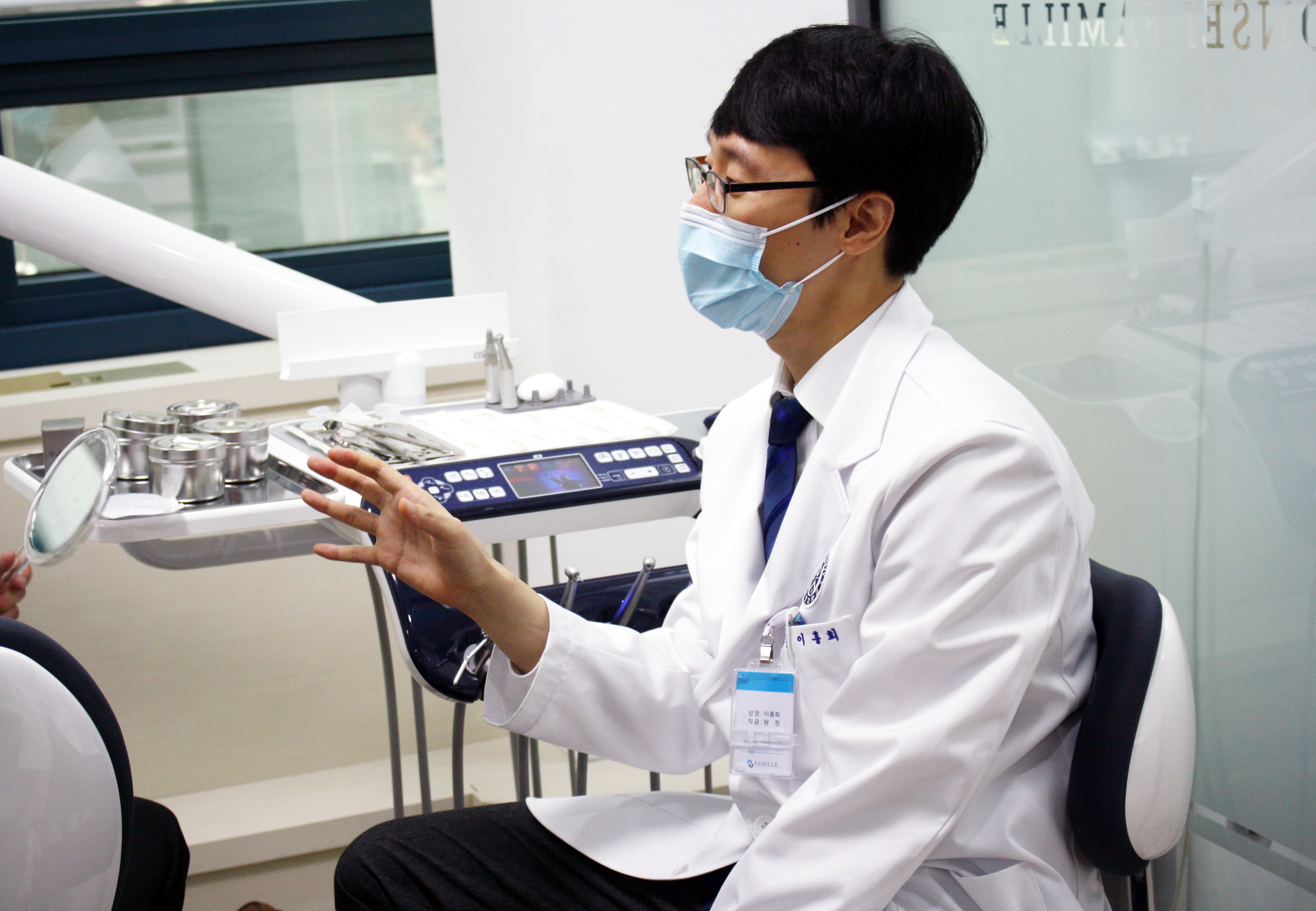 Consultation with English-speaking dentist at Yonsei Famille in Hongdae